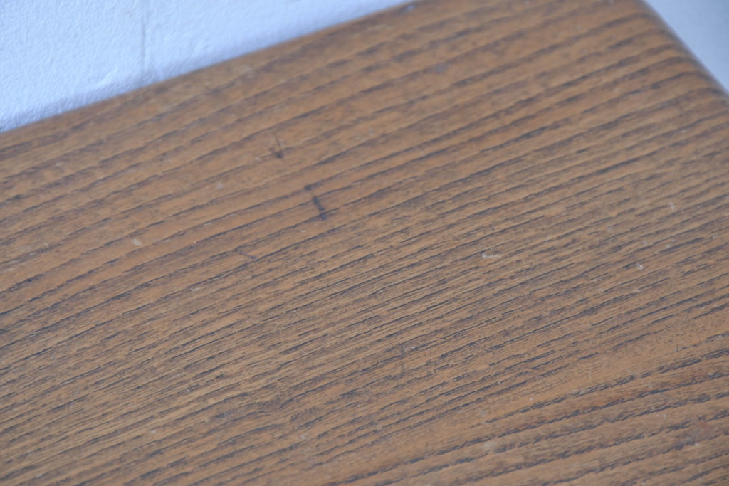 イギリスビンテージ　ERCOL(アーコール)　かわいい脚付きモデル!!　暮らしに上質なぬくもりを添えるサイドボード(R-084680)