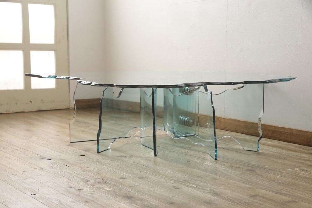 中古　美品　イタリア高級家具　FIAM Italia(フィアムイタリア)　shell　曲面ガラス　打ち寄せる波のようなデザインが美しいローテーブル(ガラステーブル、センターテーブル、コーヒーテーブル)(定価約90万円)(R-063661)