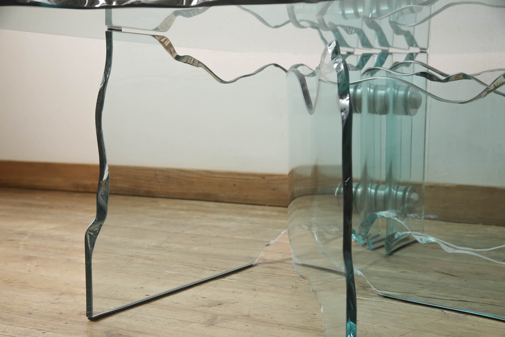 中古　美品　イタリア高級家具　FIAM Italia(フィアムイタリア)　shell　曲面ガラス　打ち寄せる波のようなデザインが美しいローテーブル(ガラステーブル、センターテーブル、コーヒーテーブル)(定価約90万円)(R-063661)