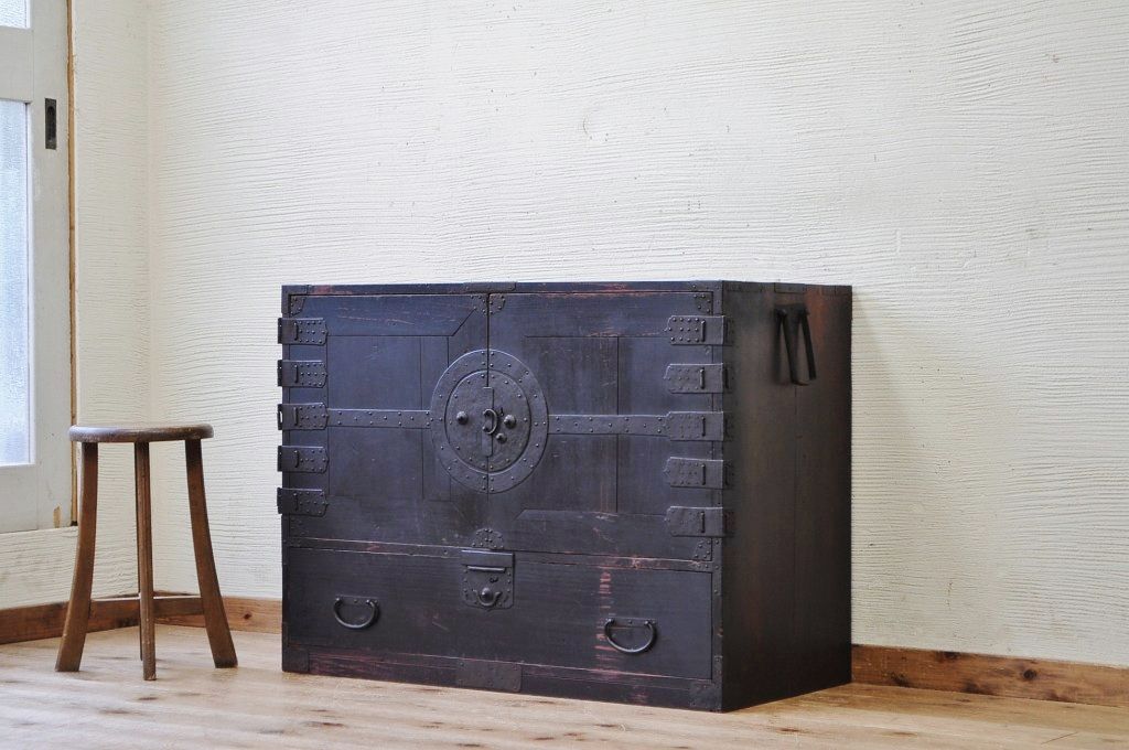 アンティーク家具　江戸期　味わい深い観音開き時代箪笥