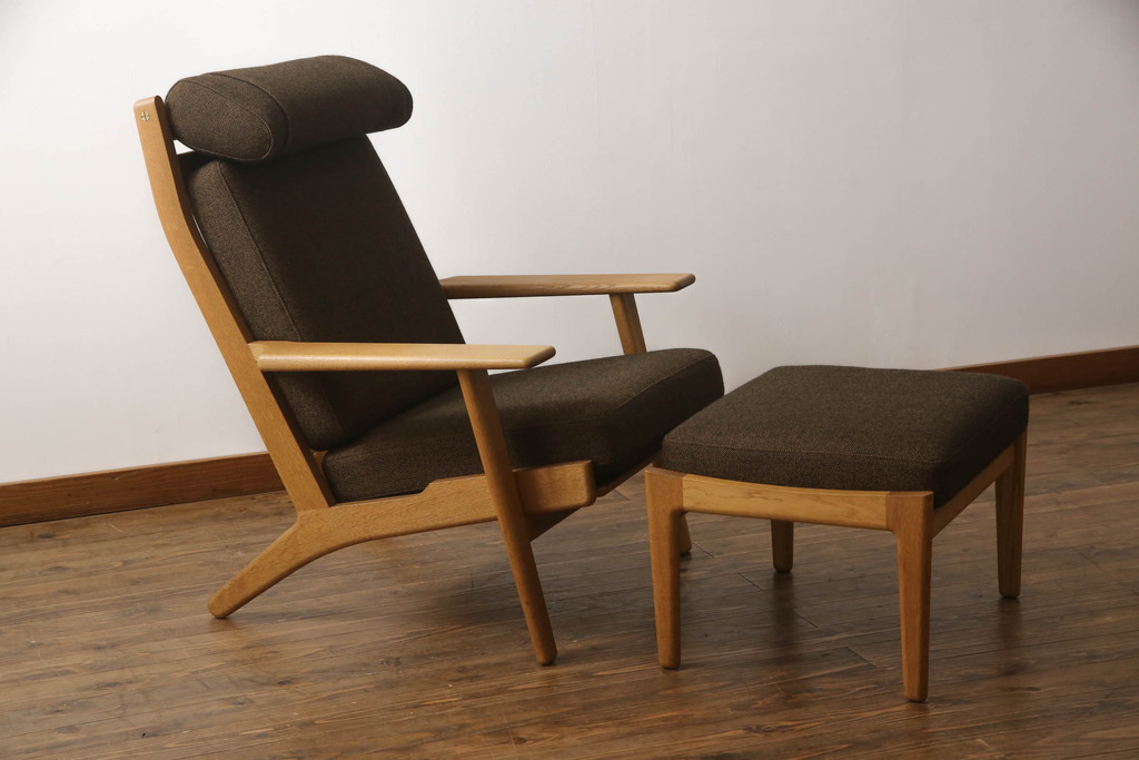 デンマークビンテージ　美品　GETAMA(ゲタマ)　Hans J Wegner(ハンス・J・ウェグナー)　GE290A　オーク材　くつろぎの空間を演出するアームチェアとオットマンのセット(椅子、イス、1P、一人掛けソファ、1人掛けソファ、フットスツール、ヴィンテージ、北欧)(R-068558)