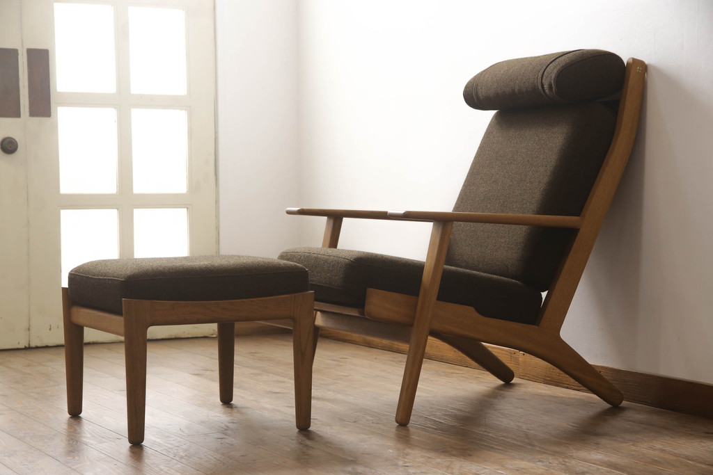 デンマークビンテージ　美品　GETAMA(ゲタマ)　Hans J Wegner(ハンス・J・ウェグナー)　GE290A　オーク材　くつろぎの空間を演出するアームチェアとオットマンのセット(椅子、イス、1P、一人掛けソファ、1人掛けソファ、フットスツール、ヴィンテージ、北欧)(R-068558)