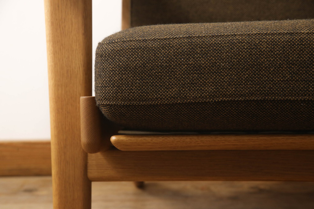 デンマークビンテージ　美品　GETAMA(ゲタマ)　Hans J Wegner(ハンス・J・ウェグナー)　GE290A　オーク材　くつろぎの空間を演出するアームチェアとオットマンのセット(椅子、イス、1P、一人掛けソファ、1人掛けソファ、フットスツール、ヴィンテージ、北欧)(R-068558)