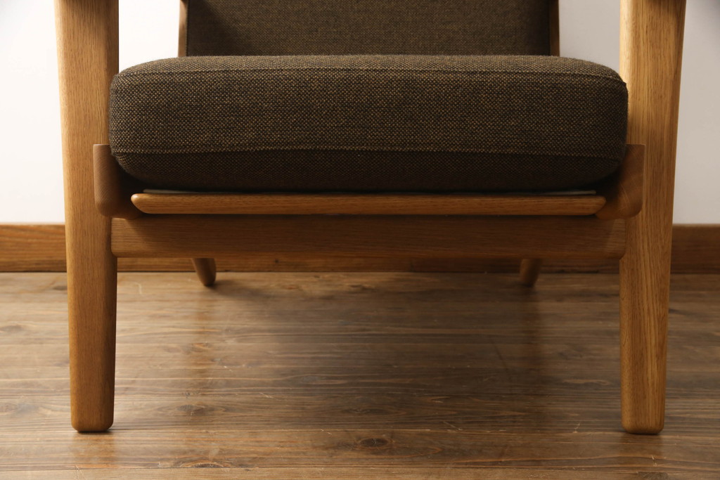 デンマークビンテージ　美品　GETAMA(ゲタマ)　Hans J Wegner(ハンス・J・ウェグナー)　GE290A　オーク材　くつろぎの空間を演出するアームチェアとオットマンのセット(椅子、イス、1P、一人掛けソファ、1人掛けソファ、フットスツール、ヴィンテージ、北欧)(R-068558)