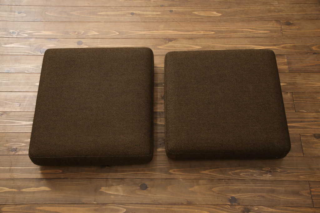 デンマークビンテージ　美品　GETAMA(ゲタマ)　Hans J Wegner(ハンス・J・ウェグナー)　GE290A　オーク材　くつろぎの空間を演出するアームチェアとオットマンのセット(椅子、イス、1P、一人掛けソファ、1人掛けソファ、フットスツール、ヴィンテージ、北欧)(R-068558)