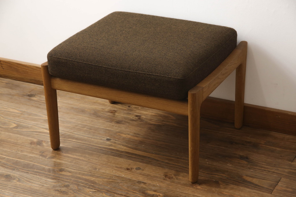 デンマークビンテージ　美品　GETAMA(ゲタマ)　Hans J Wegner(ハンス・J・ウェグナー)　GE290A　オーク材　くつろぎの空間を演出するアームチェアとオットマンのセット(椅子、イス、1P、一人掛けソファ、1人掛けソファ、フットスツール、ヴィンテージ、北欧)(R-068558)