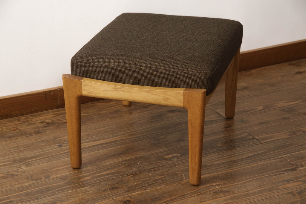 デンマークビンテージ　美品　GETAMA(ゲタマ)　Hans J Wegner(ハンス・J・ウェグナー)　GE290A　オーク材　くつろぎの空間を演出するアームチェアとオットマンのセット(椅子、イス、1P、一人掛けソファ、1人掛けソファ、フットスツール、ヴィンテージ、北欧)(R-068558)