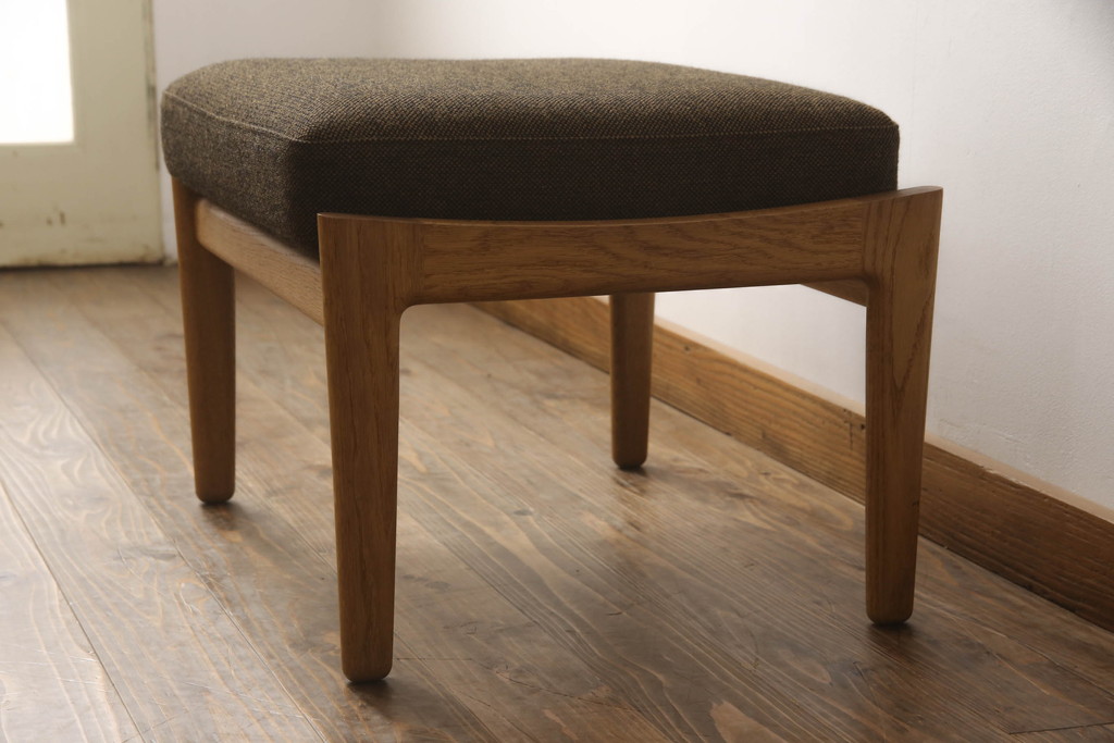 デンマークビンテージ　美品　GETAMA(ゲタマ)　Hans J Wegner(ハンス・J・ウェグナー)　GE290A　オーク材　くつろぎの空間を演出するアームチェアとオットマンのセット(椅子、イス、1P、一人掛けソファ、1人掛けソファ、フットスツール、ヴィンテージ、北欧)(R-068558)