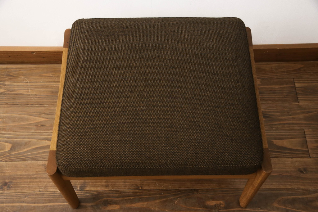 デンマークビンテージ　美品　GETAMA(ゲタマ)　Hans J Wegner(ハンス・J・ウェグナー)　GE290A　オーク材　くつろぎの空間を演出するアームチェアとオットマンのセット(椅子、イス、1P、一人掛けソファ、1人掛けソファ、フットスツール、ヴィンテージ、北欧)(R-068558)