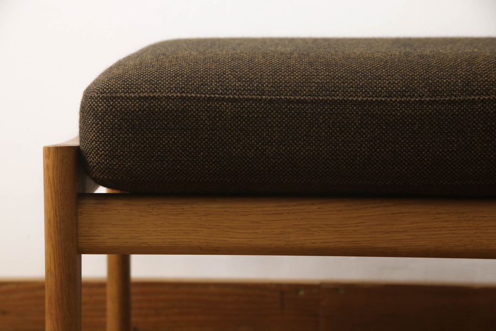 デンマークビンテージ　美品　GETAMA(ゲタマ)　Hans J Wegner(ハンス・J・ウェグナー)　GE290A　オーク材　くつろぎの空間を演出するアームチェアとオットマンのセット(椅子、イス、1P、一人掛けソファ、1人掛けソファ、フットスツール、ヴィンテージ、北欧)(R-068558)