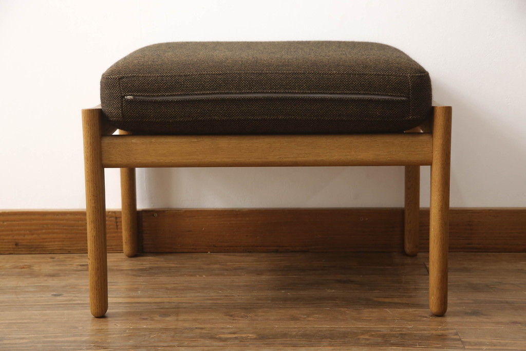 デンマークビンテージ　美品　GETAMA(ゲタマ)　Hans J Wegner(ハンス・J・ウェグナー)　GE290A　オーク材　くつろぎの空間を演出するアームチェアとオットマンのセット(椅子、イス、1P、一人掛けソファ、1人掛けソファ、フットスツール、ヴィンテージ、北欧)(R-068558)