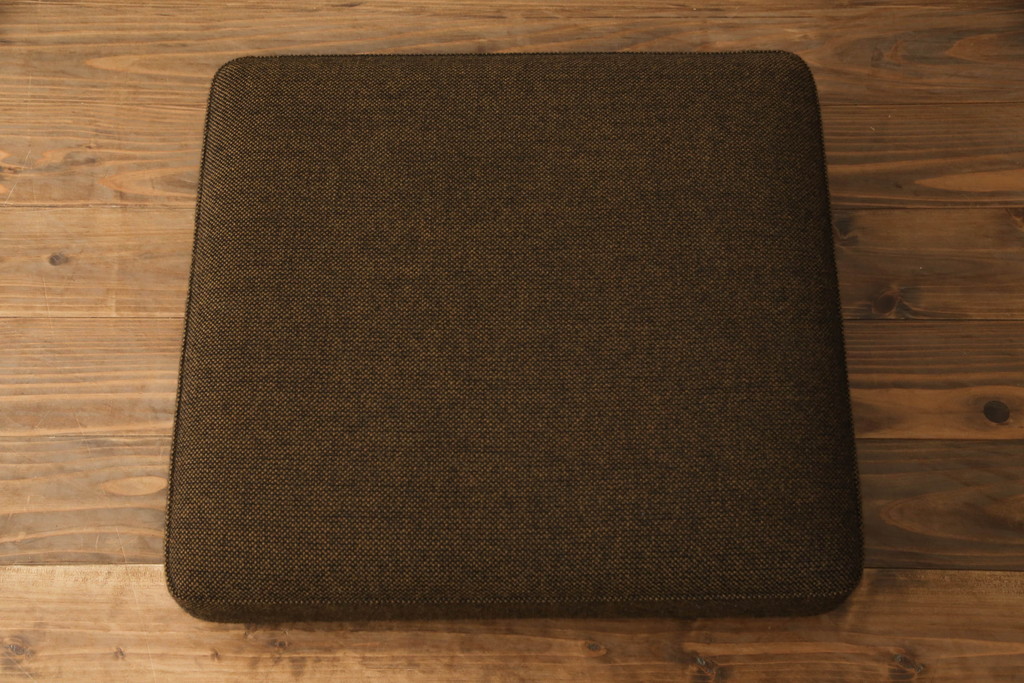 デンマークビンテージ　美品　GETAMA(ゲタマ)　Hans J Wegner(ハンス・J・ウェグナー)　GE290A　オーク材　くつろぎの空間を演出するアームチェアとオットマンのセット(椅子、イス、1P、一人掛けソファ、1人掛けソファ、フットスツール、ヴィンテージ、北欧)(R-068558)