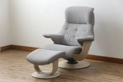中古　美品　カリモク家具(karimoku)　ザ・ファースト(THE FIRST)　RU72　S+サイズ　くつろぎの空間におすすめのリクライニングチェアとオットマンのセット(リクライニングソファ、リクライナー、1人掛けソファ、アームチェア、回転椅子、フットスツール)(R-074338)