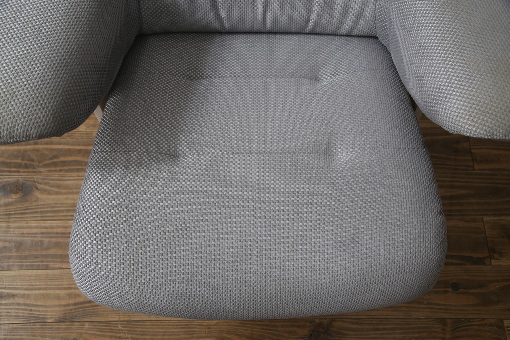 中古　美品　カリモク家具(karimoku)　ザ・ファースト(THE FIRST)　RU72　S+サイズ　くつろぎの空間におすすめのリクライニングチェアとオットマンのセット(リクライニングソファ、リクライナー、1人掛けソファ、アームチェア、回転椅子、フットスツール)(R-074338)