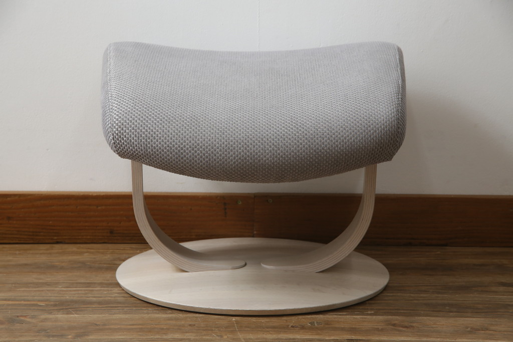 中古　美品　カリモク家具(karimoku)　ザ・ファースト(THE FIRST)　RU72　S+サイズ　くつろぎの空間におすすめのリクライニングチェアとオットマンのセット(リクライニングソファ、リクライナー、1人掛けソファ、アームチェア、回転椅子、フットスツール)(R-074338)