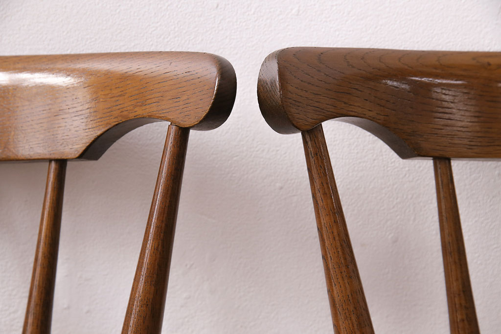 ビンテージ　柏木工(KASHIWA)　色艶美しい木肌が魅力的なナラ材製のスピンドルチェア2脚セット(板座チェア、椅子)(R-048096)