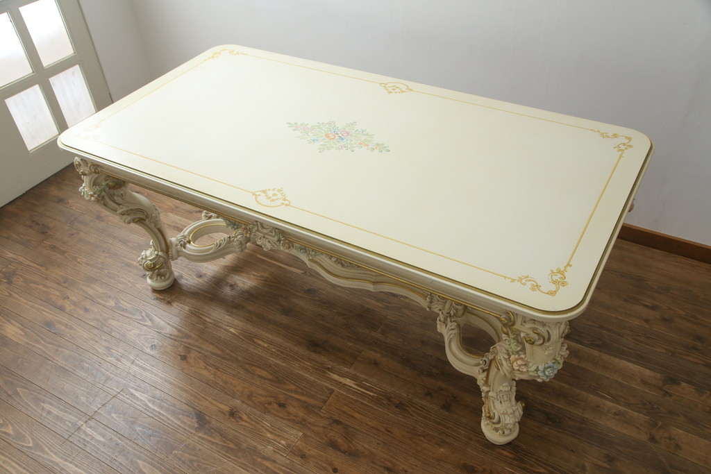 中古　イタリア高級家具　SILIK(シリック)　ロココ調　細部まで凝った装飾が目を引くダイニングテーブル(4人掛け、6人掛け)(R-060054)