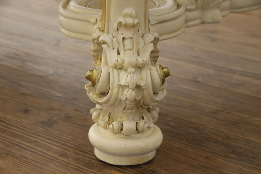 中古　イタリア高級家具　SILIK(シリック)　ロココ調　細部まで凝った装飾が目を引くダイニングテーブル(4人掛け、6人掛け)(R-060054)