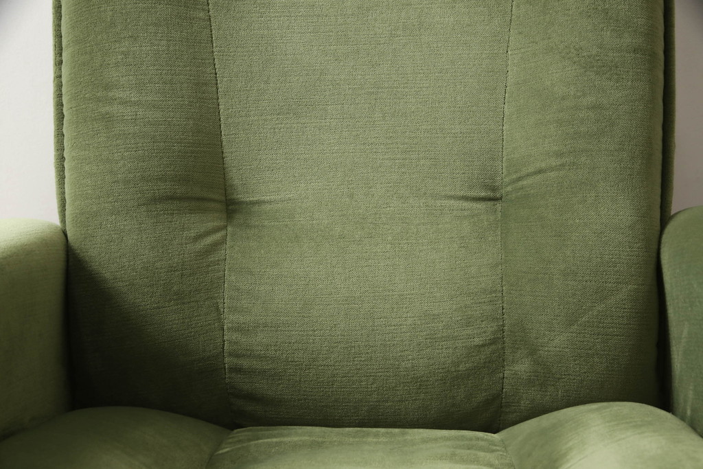 中古　美品　EKORNES(エコーネス)　スイングテーブル付き　オットマン付き　グリーンカラーが目を惹くリクライニングチェア(ストレスレスチェア、椅子、アームチェア、北欧、1人掛けソファ)(R-059831)