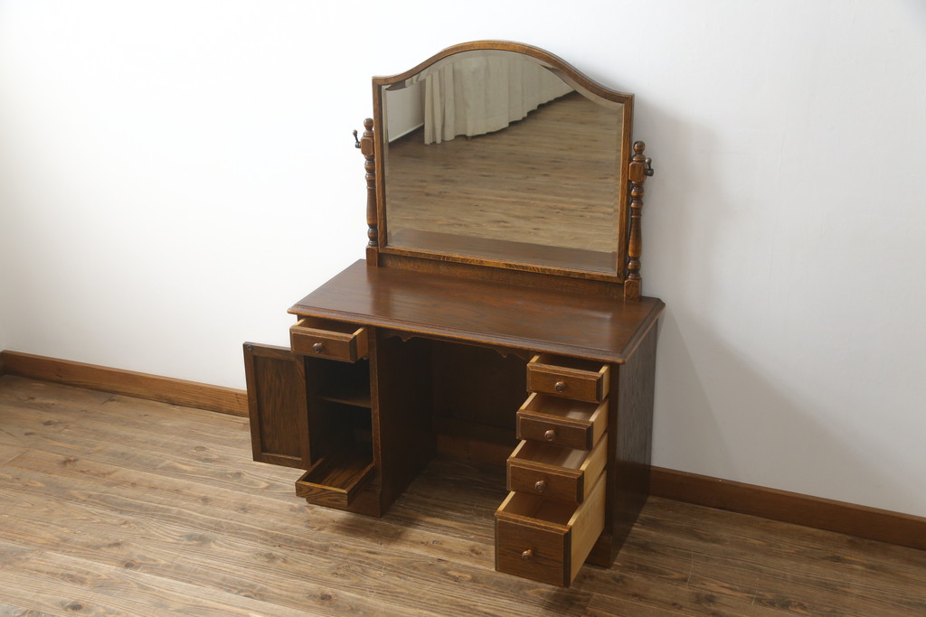 中古　美品　三越家具(現カントリーハウス)　Brugge(ブルージュ)　オーク材　クラシカルな雰囲気漂うドレッサーとスツールのセット(鏡台、ミラー、イス、椅子)(定価約33万円)(R-064886)