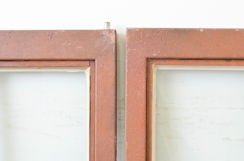 ビンテージ建具　重厚　アイアン製のマス目(升目)格子の両開きドア1対(2枚セット、ヴィンテージ)(R-067353)
