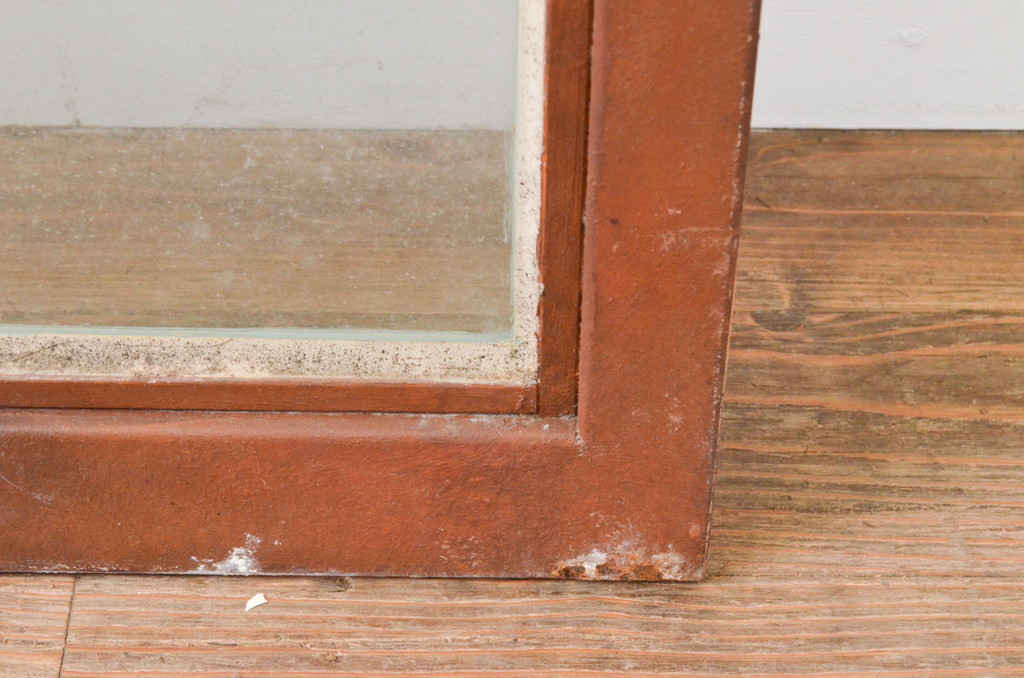 ビンテージ建具　重厚　アイアン製のマス目(升目)格子の両開きドア1対(2枚セット、ヴィンテージ)(R-067353)
