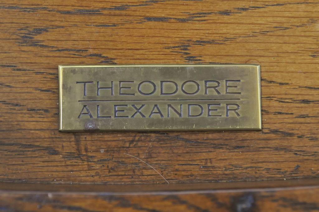 中古　THEODORE ALEXANDER(セオドア・アレキサンダー)　味わい深い杢目と艶のある木肌が美しいサイドボード(サイドチェスト、サイドキャビネット、収納棚、戸棚、引き出し、MAITLAND-SMITH、メートランドスミス)(定価約65万円)(R-063114)