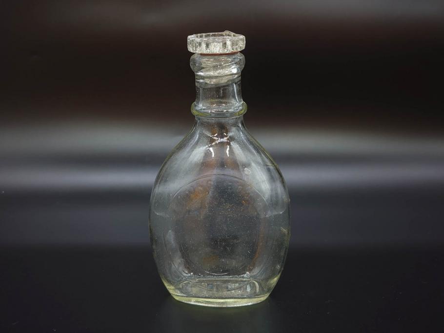 大正〜昭和初期　FEEDING BOTTLE　I.IWASAKI&CO.　レトロなディスプレイを盛り上げるエンボス瓶(哺乳瓶、ボトル、日本製、ガラス瓶)(R-077398)