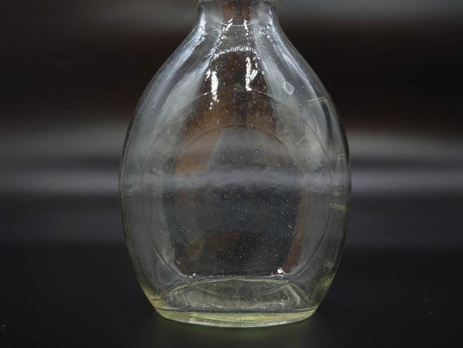 大正〜昭和初期　FEEDING BOTTLE　I.IWASAKI&CO.　レトロなディスプレイを盛り上げるエンボス瓶(哺乳瓶、ボトル、日本製、ガラス瓶)(R-077398)
