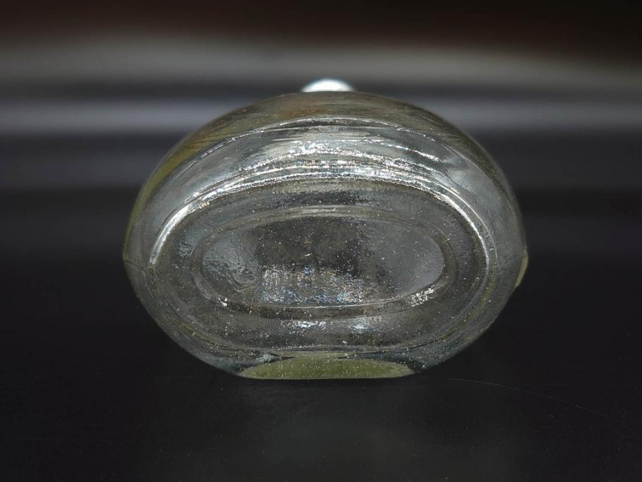 大正〜昭和初期　FEEDING BOTTLE　I.IWASAKI&CO.　レトロなディスプレイを盛り上げるエンボス瓶(哺乳瓶、ボトル、日本製、ガラス瓶)(R-077398)