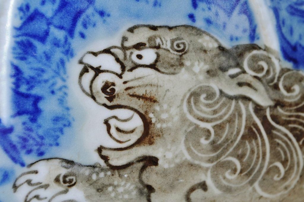 アンティーク雑貨　大振り!獅子の図の見事な瀬戸火鉢