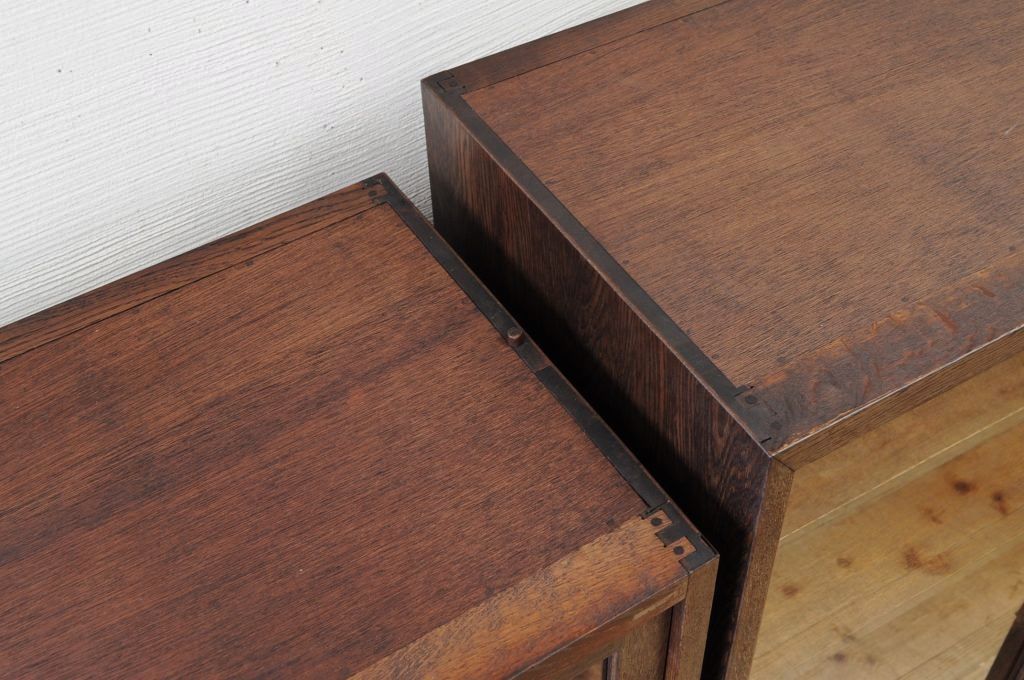アンティーク家具　◇1970年代シンプルな二段重ね収納棚(飾り棚・食器棚)