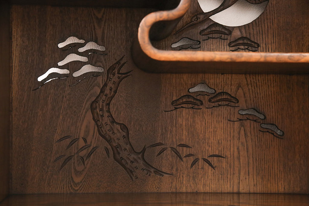 和製アンティーク　前面タモ材　玉杢が目を引く!背板の凝ったつくりが魅力の茶箪笥(茶棚、収納棚、飾り棚)(R-048728)