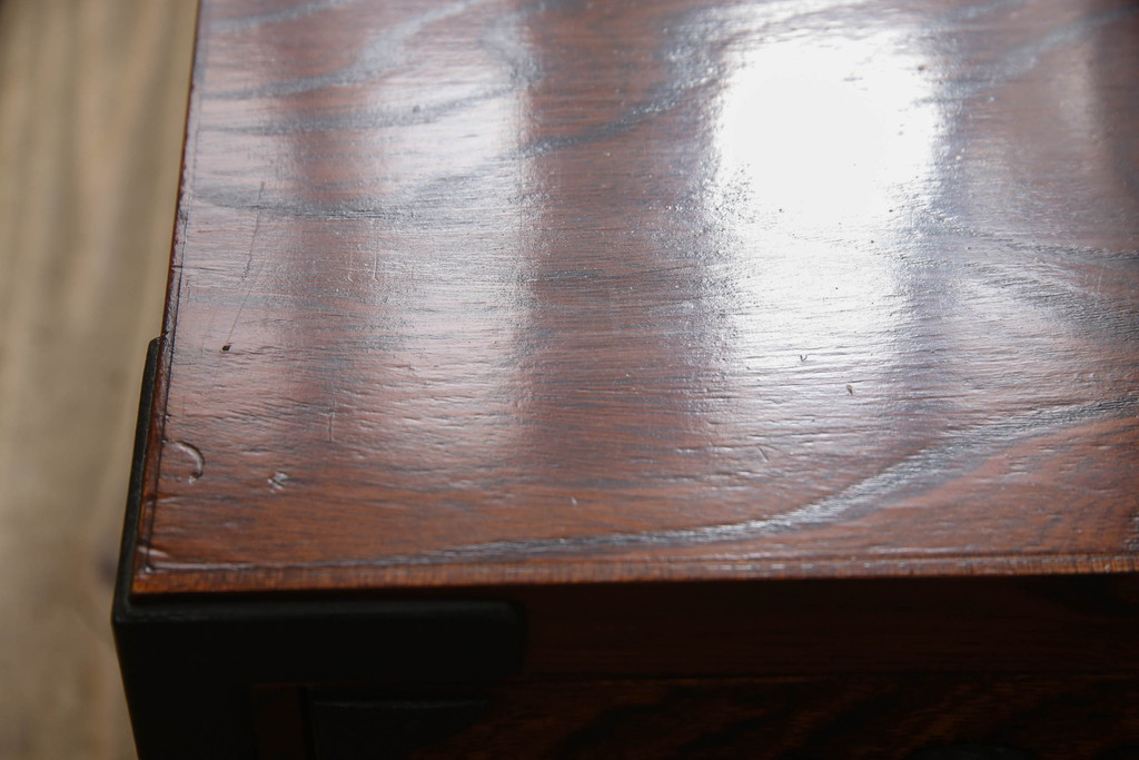 中古　美品　岩谷堂箪笥　力強い杢目と黒々とした金具が高級感溢れる階段箪笥(和タンス、収納箪笥)(R-053974)