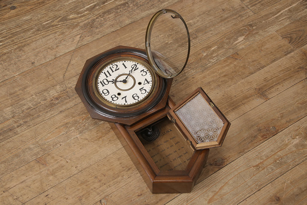 和製アンティーク　当店オリジナル紋様ガラス入り　電池式　八角形のレトロな柱時計(掛け時計、八角時計)(R-053978)