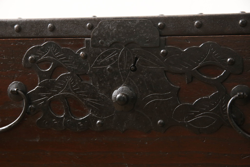 和製アンティーク　歴史を感じさせる佇まいが目を引く総桐船箪笥(和箪笥、時代箪笥、桐たんす、小物収納)(R-057211)