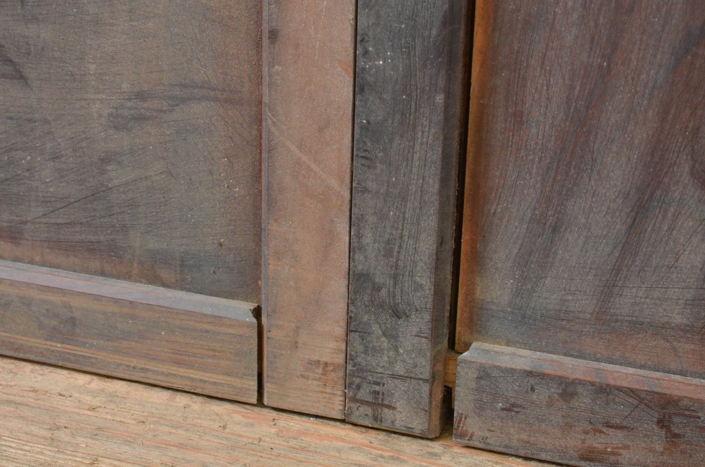 アンティーク建具　総欅(ケヤキ)材一枚板　経年を感じさせる木味が魅力の板戸窓2枚セット(引き戸)(R-068839)