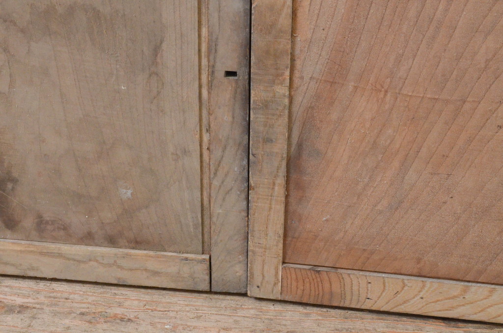 アンティーク建具　総欅(ケヤキ)材一枚板　経年を感じさせる木味が魅力の板戸窓2枚セット(引き戸)(R-068840)