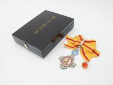 稀少　勲六等宝冠章(宝冠波光章)　略綬　勲章(正章、略章、勲記 、ケース付き)(R-070970)