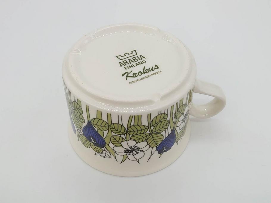 1978年～1979年　ARABIA FINLAND　Krokus(クロッカス)　大胆に描かれた花たちが存在感を放つカップ&ソーサー2客セット(ヴィンテージ、ビンテージ、アラビア、フィンランド、北欧食器、C&S、グリーン・ブルーライン)(R-070642)