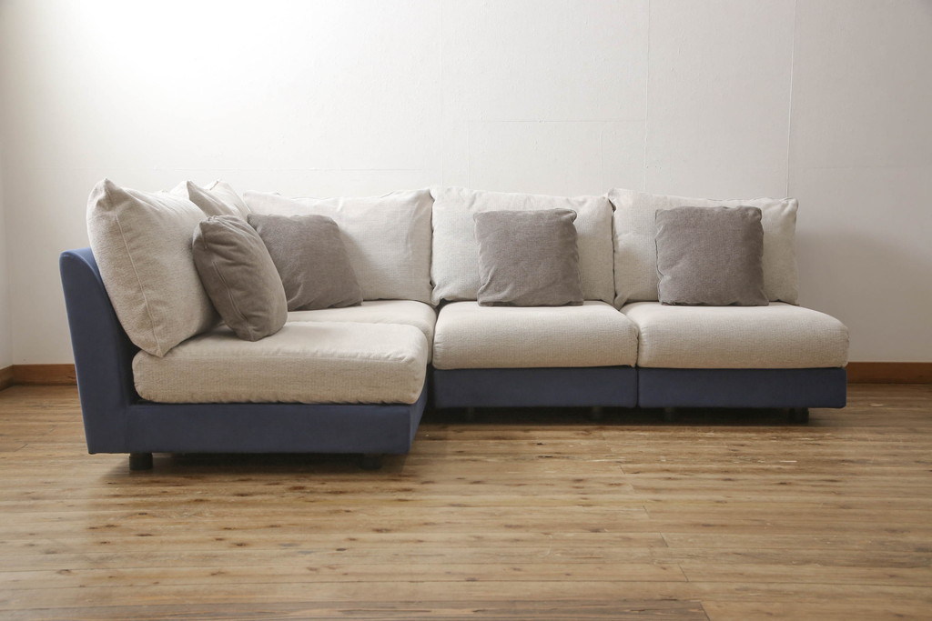 中古　arflex(アルフレックス)　A SOFA(エー・ソファ)　涼しげな色合いが爽やかさを醸し出す4人掛けソファ(四人掛けソファ)(定価約80万円)(R-052717)