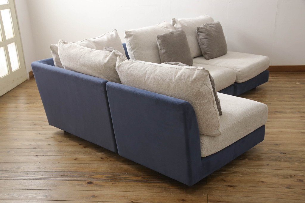 中古　arflex(アルフレックス)　A SOFA(エー・ソファ)　涼しげな色合いが爽やかさを醸し出す4人掛けソファ(四人掛けソファ)(定価約80万円)(R-052717)