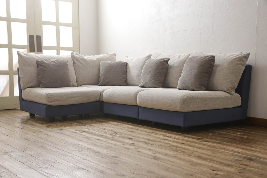 中古　arflex(アルフレックス)　A SOFA(エー・ソファ)　涼しげな色合いが爽やかさを醸し出す4人掛けソファ(四人掛けソファ)(定価約80万円)(R-052717)