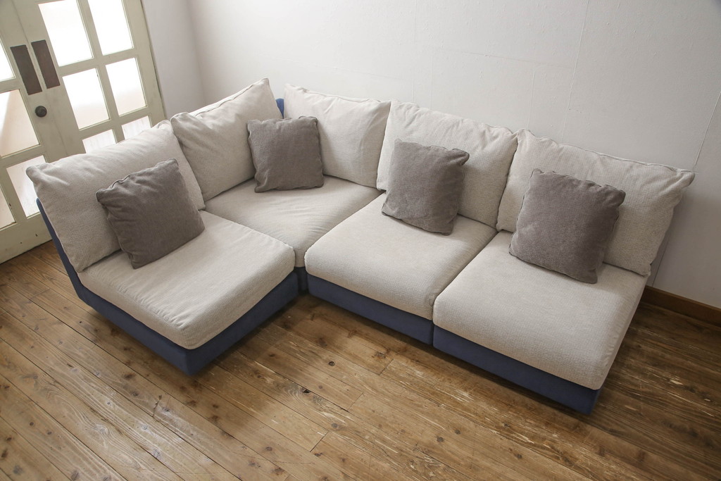 中古　arflex(アルフレックス)　A SOFA(エー・ソファ)　涼しげな色合いが爽やかさを醸し出す4人掛けソファ(四人掛けソファ)(定価約80万円)(R-052717)