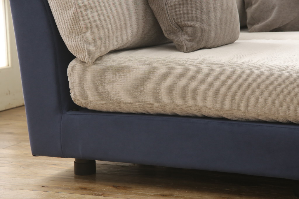 中古　arflex(アルフレックス)　A SOFA(エー・ソファ)　涼しげな色合いが爽やかさを醸し出す4人掛けソファ(四人掛けソファ)(定価約80万円)(R-052717)