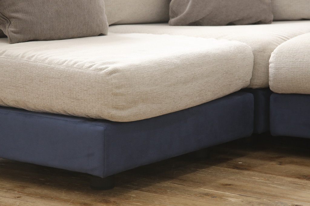中古　arflex(アルフレックス)　A SOFA(エー・ソファ)　涼しげな色合いが爽やかさを醸し出す4人掛けソファ(四人掛けソファ)(定価約80万円)(R-052717)