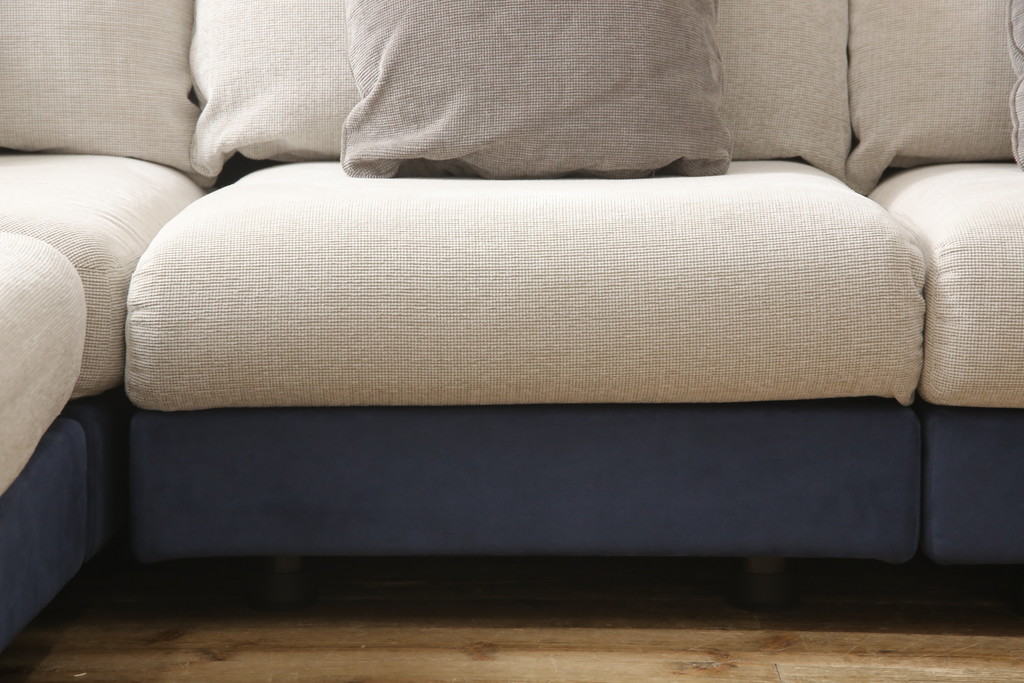 中古　arflex(アルフレックス)　A SOFA(エー・ソファ)　涼しげな色合いが爽やかさを醸し出す4人掛けソファ(四人掛けソファ)(定価約80万円)(R-052717)