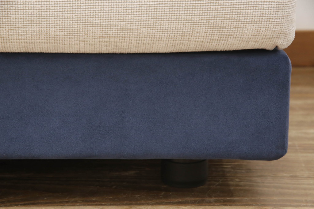 中古　arflex(アルフレックス)　A SOFA(エー・ソファ)　涼しげな色合いが爽やかさを醸し出す4人掛けソファ(四人掛けソファ)(定価約80万円)(R-052717)