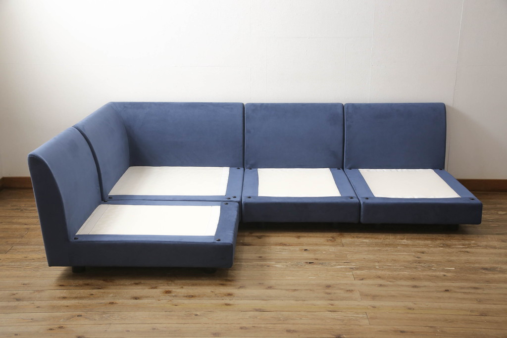 中古　arflex(アルフレックス)　A SOFA(エー・ソファ)　涼しげな色合いが爽やかさを醸し出す4人掛けソファ(四人掛けソファ)(定価約80万円)(R-052717)