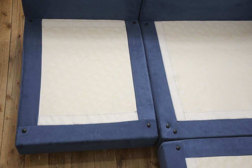 中古　arflex(アルフレックス)　A SOFA(エー・ソファ)　涼しげな色合いが爽やかさを醸し出す4人掛けソファ(四人掛けソファ)(定価約80万円)(R-052717)
